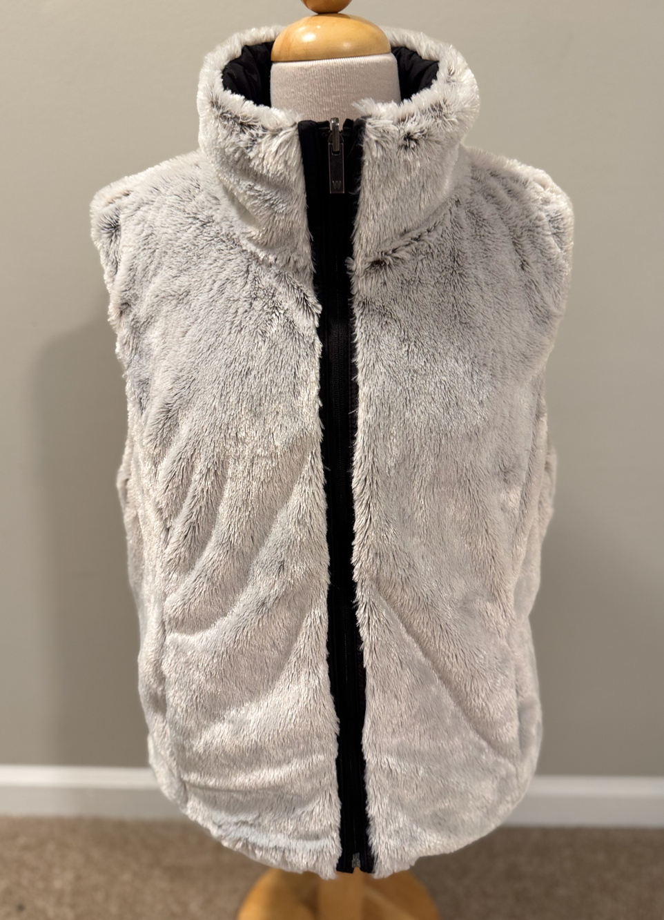 Weatherproof Women XL Vest Black Gray Reversible Faux Fur Diamond Quilted Puffer